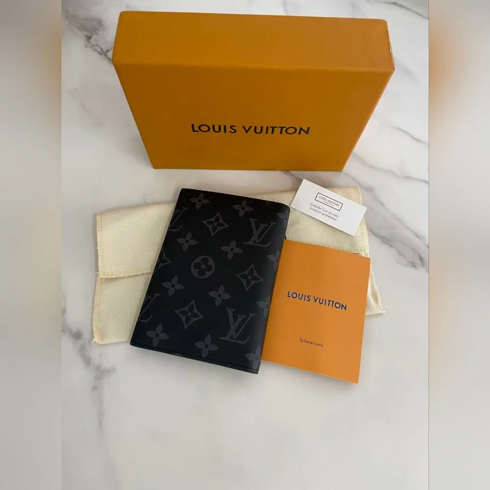 Louis Vuitton Monogram Eclipse Passport Cover - Black/Gray